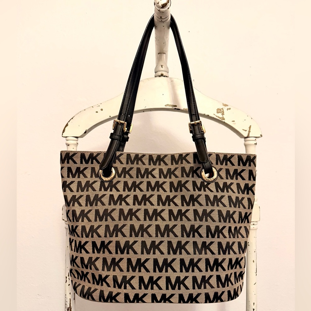 MICHAEL Kors Jet Set signature canvas and leather tote